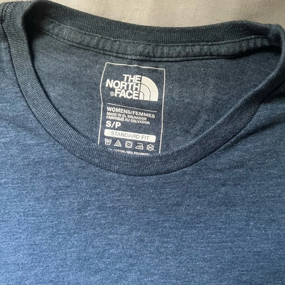 North face t shirt - Picture 2 of 2